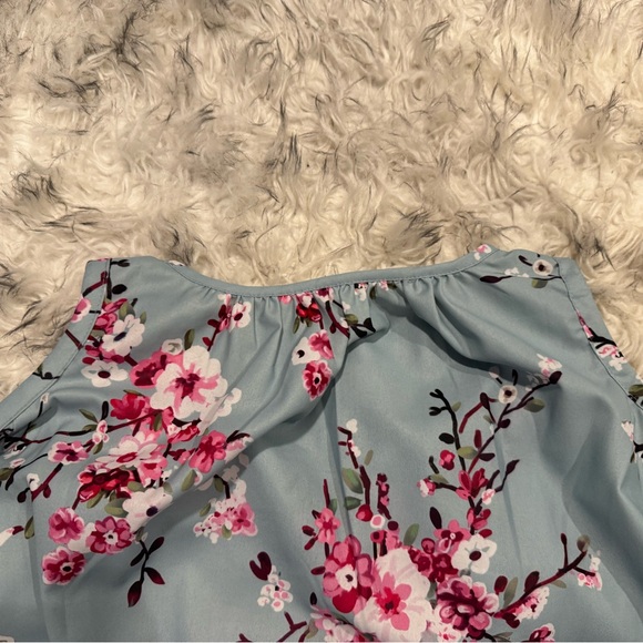 Floral Cold Shoulder Top - Picture 2 of 5